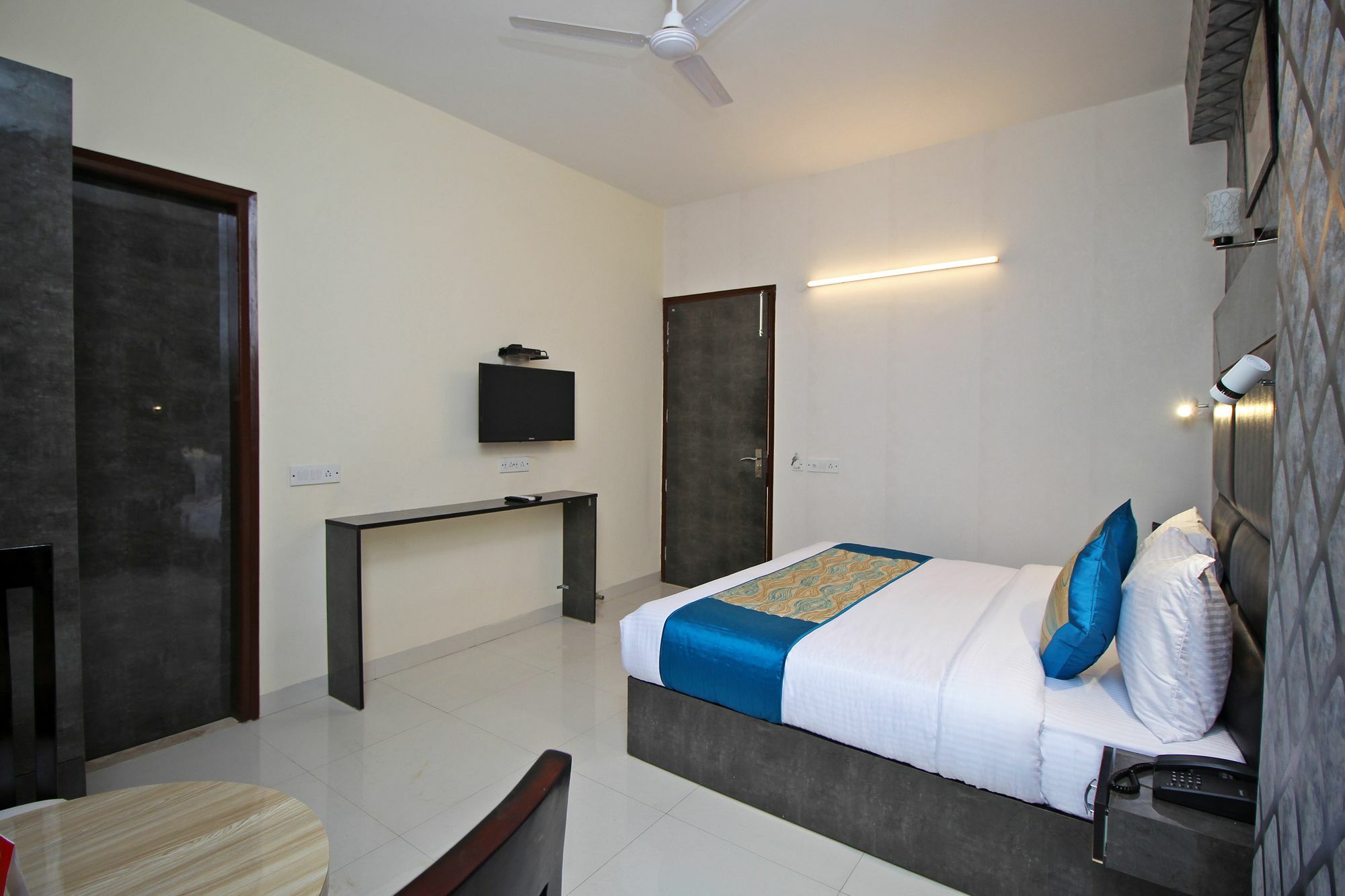 Airport Hotel Hsp Yeni Delhi Dış mekan fotoğraf